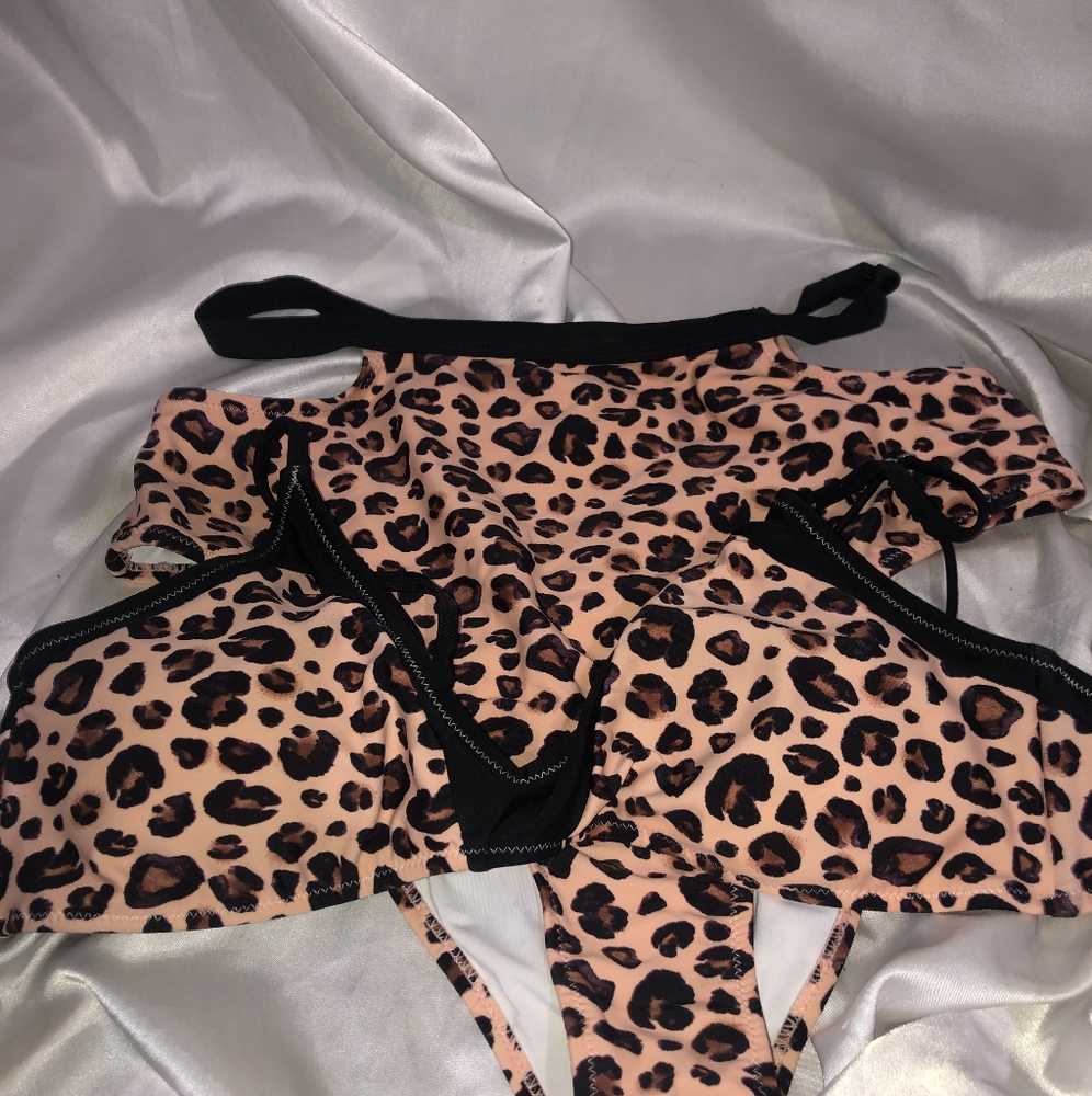 Sale....Cupshe swimsuit